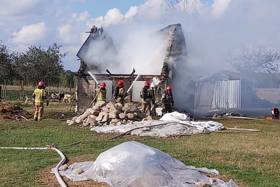 Zakroczym. Pożar domu w Wygodzie Smoszewskiej. Budynek całkowicie spłonął
