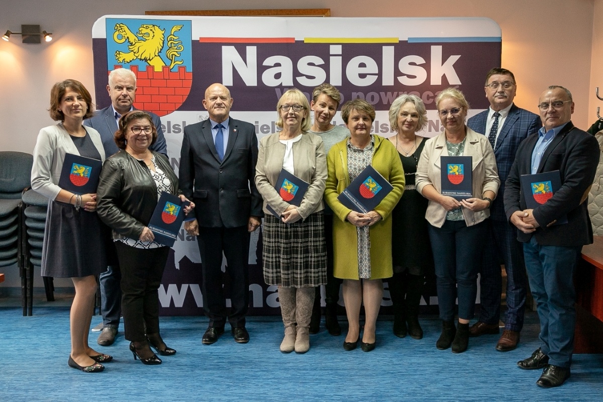 Nasielsk. W Urzędzie Miasta odbyło uroczyste wręczenie nagród nauczycielom i dyrektorom szkół