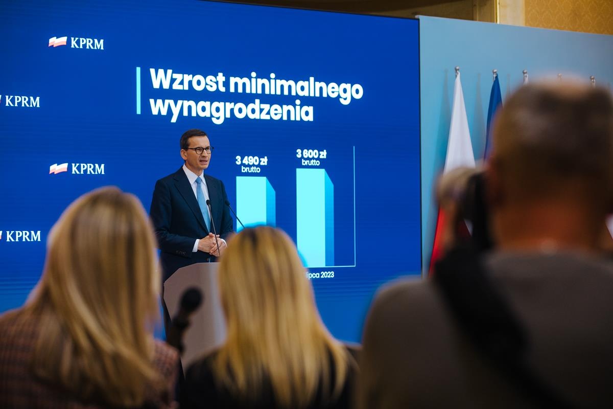 Kraj. Od 1 stycznia 2023 r. wzrośnie płaca minimalna do 3490 zł