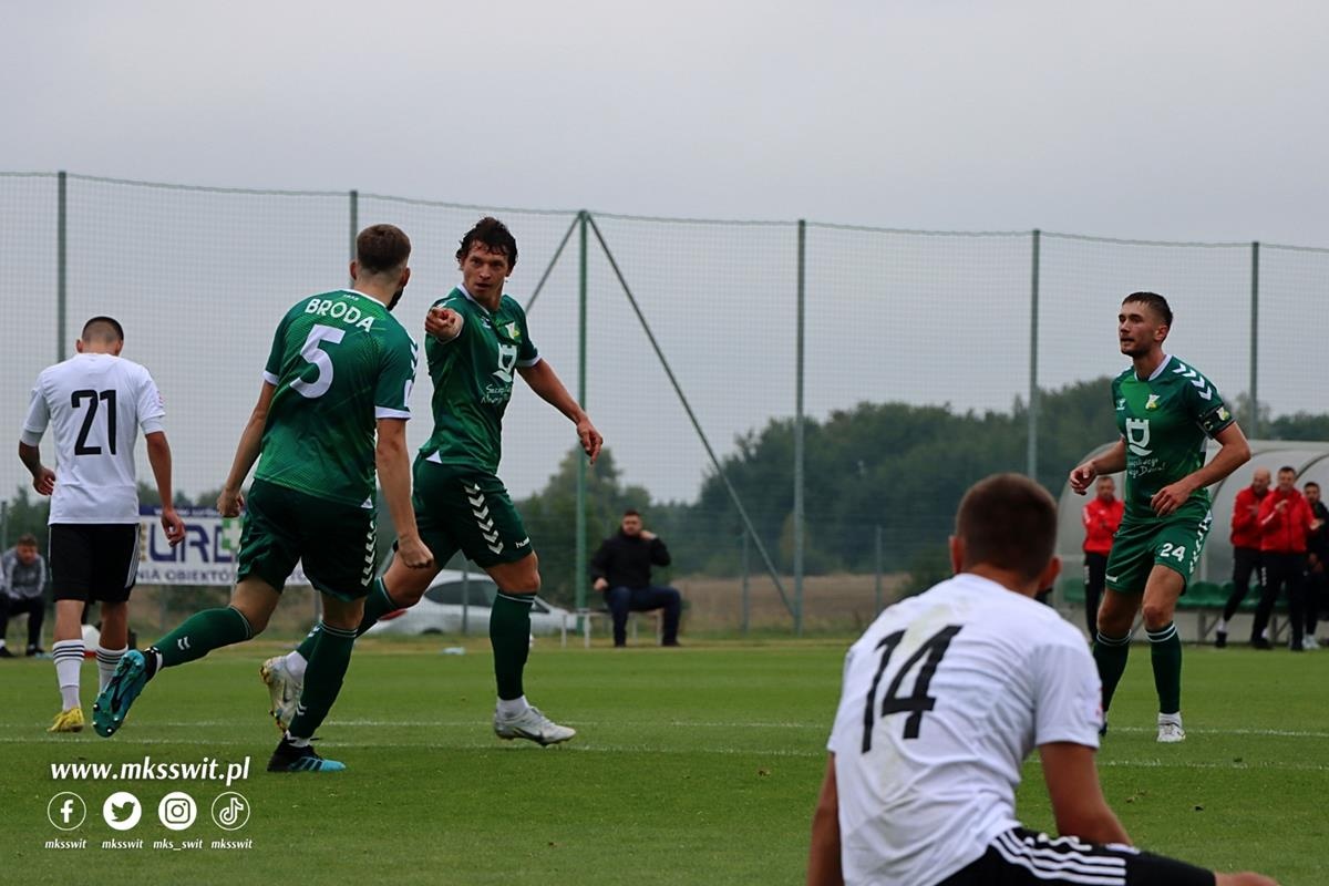 Legia II Warszawa 1-2 Świt Nowy Dwór Mazowiecki. Zwycięska bramka w doliczonym czasie gry