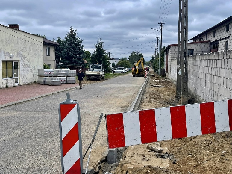 Zakroczym. Ruszyła przebudowa ulic Utrata i Gałachy. Już wkrótce pojawi się tam nowy asfalt!