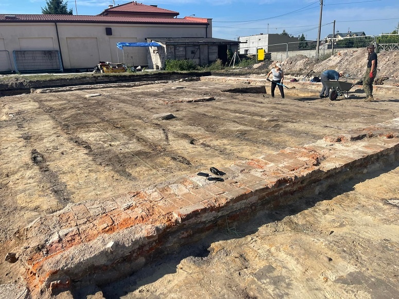 Zakroczym. Archeolodzy odsłonili fundamenty synagogi żydowskiej przy GOK w Zakroczymiu (zdjęcia)