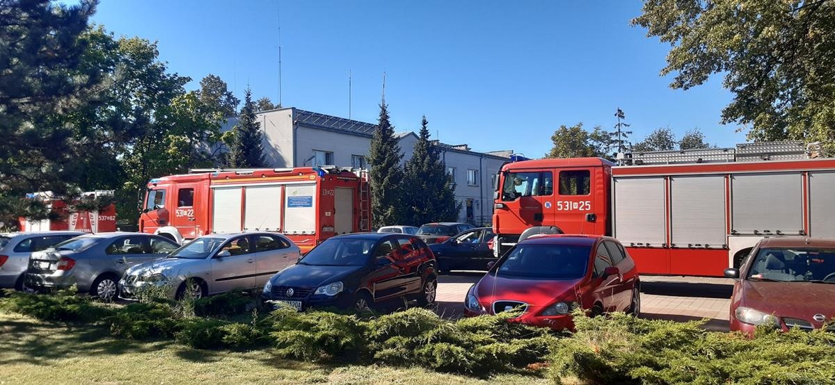 Leoncin. Mail z informacją o podłożeniu bomby w Urzędzie Gminy. Sprawca wysłał wiadomość zawierającą groźby pozbawienia życia
