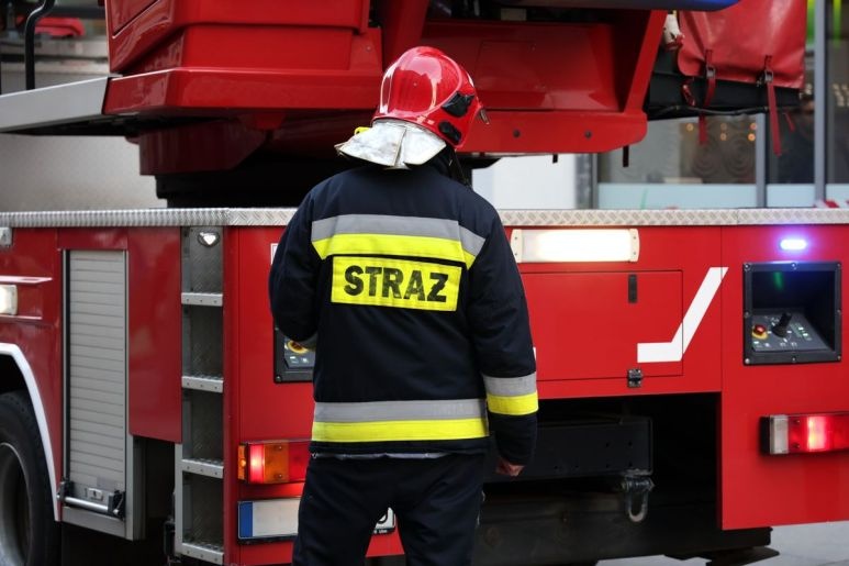 Nowy Dwór Mazowiecki. Wadliwa sprężarka przyczyną zadymienia w Kauflandzie przy Morawicza. Interweniowały cztery zastępy strażaków