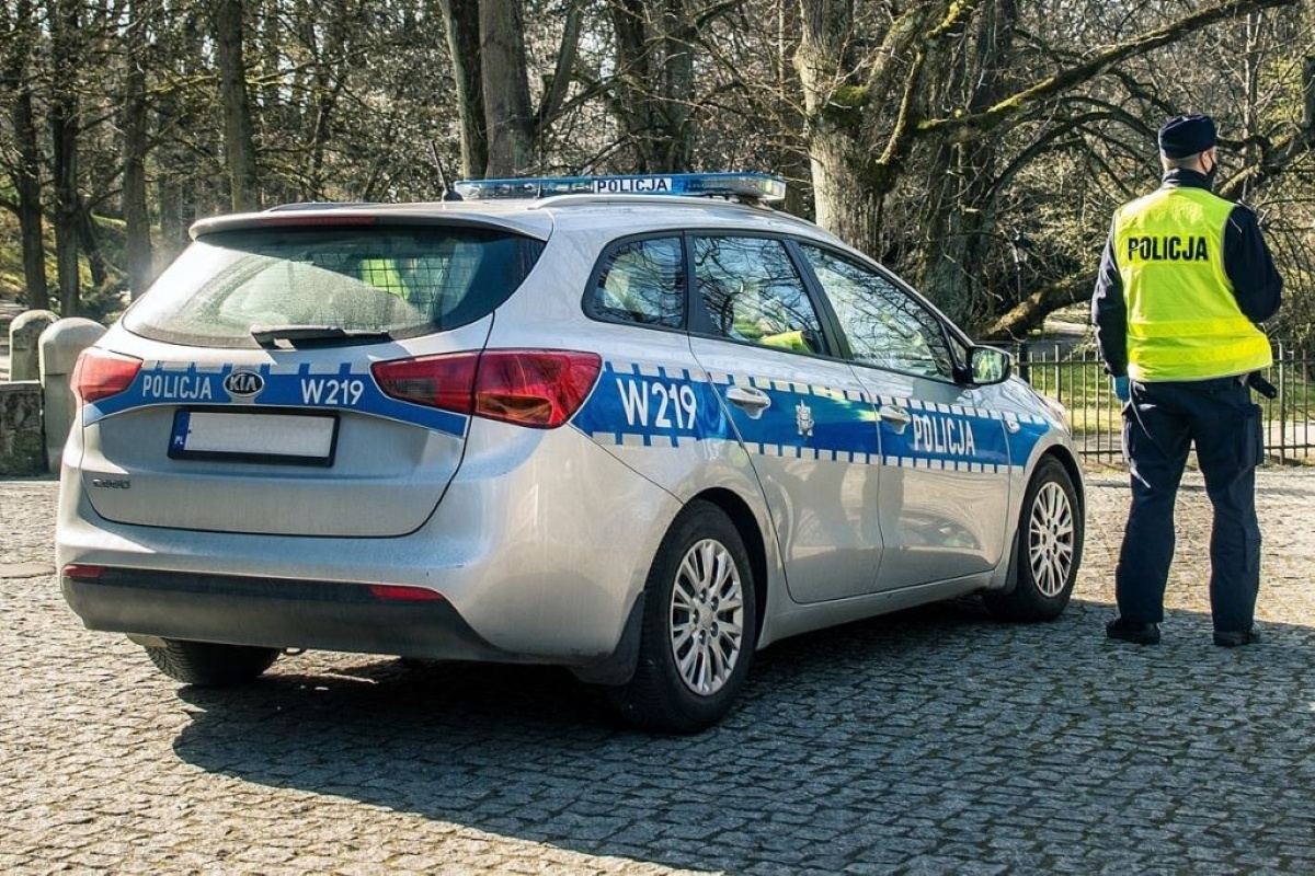 Nasielsk. 45-latek przywłaszczył plecak, który podróżna zostawiła na peronie PKP