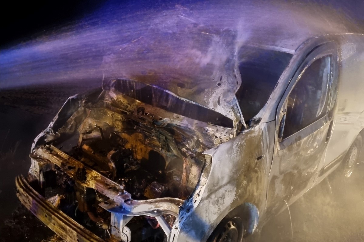 Nasielsk. Pożar dostawczego Fiata w Nunie. Auto spłonęło doszczętnie