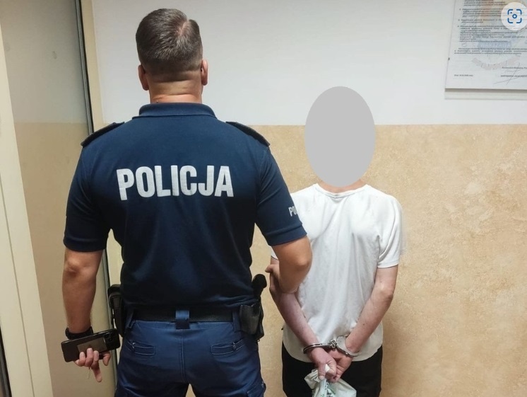 Zakroczym. Uciekając przed policją, zanurkował w stawie