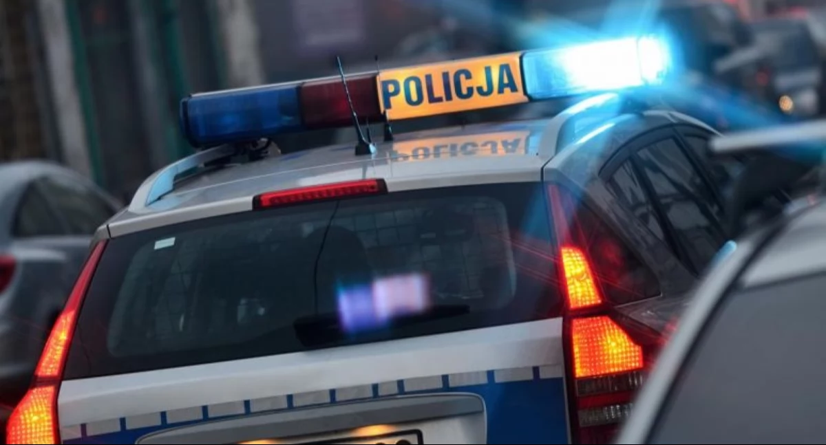 Nasielsk. Zderzenie busa i auta dostawczego w Siennicy na ulicy Akacjowej. Występują utrudnienia w ruchu drogowym
