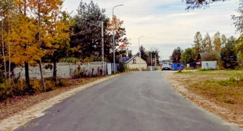 Czosnów. Jutro poprawa nawierzchni na ul. Polnej w Cybulicach Małych. Wykonawca nie wykonał prac zgodnie z projektem 