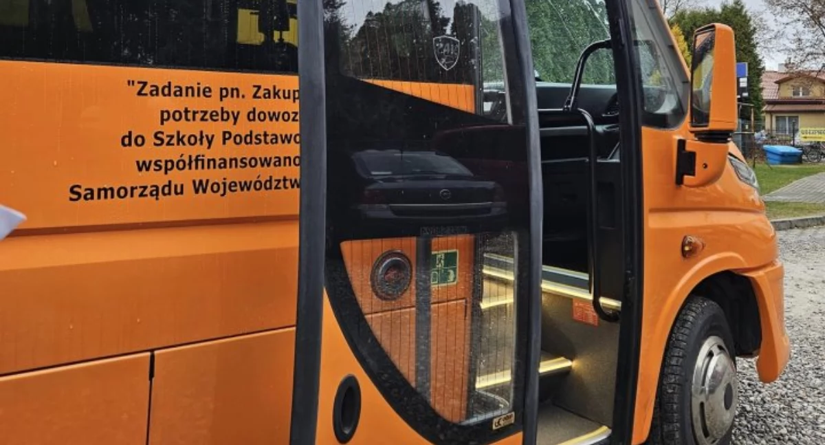 Czosnów. Nowy autobus dla uczniów z Sowiej Woli
