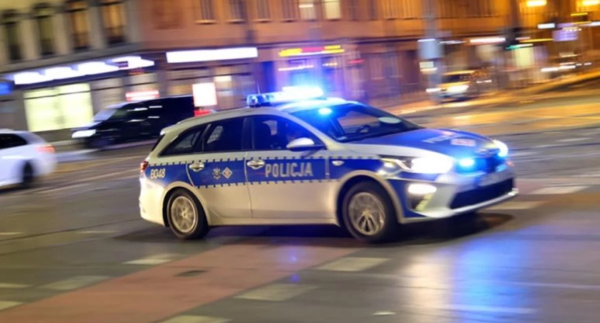 Nowy Dwór Mazowiecki. Pijany 41-latek pomimo trzech dożywotnich zakazów prowadzenia pojazdów wsiadł za kierownicę auta. Miał przy sobie mefedron i marihuanę