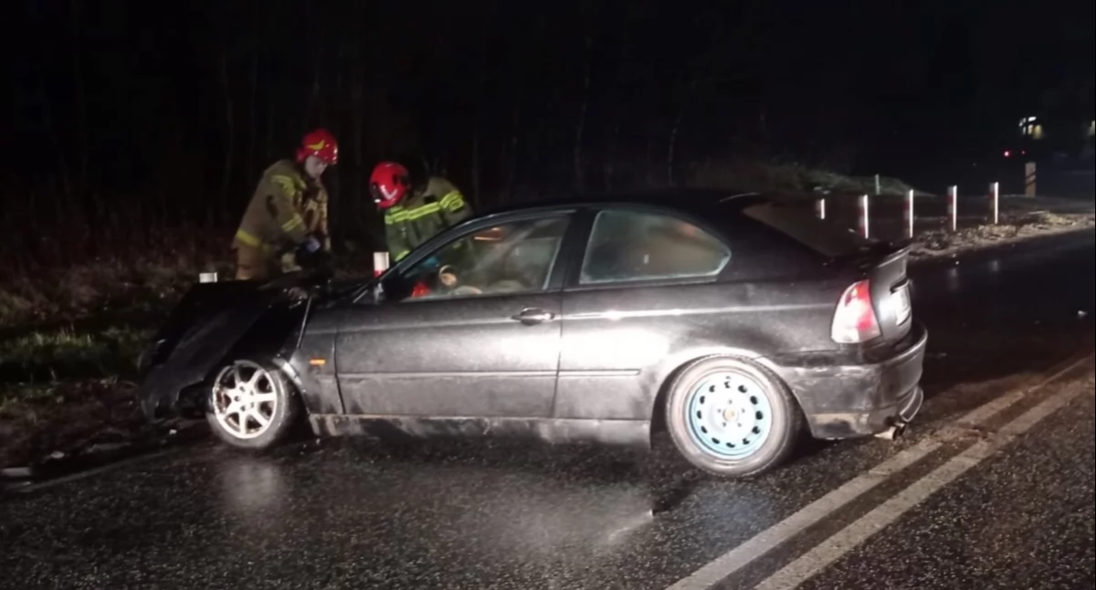 Pomiechówek. Zderzenie dwóch BMW na drodze krajowej nr 62 w Stanisławowie. Droga była zablokowana przez godzinę