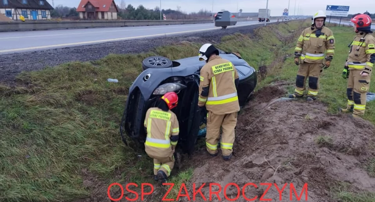 Zakroczym. Kolejna kolizja na remontowanym odcinku trasy S7. Kierowca forda zakończył jazdę na
