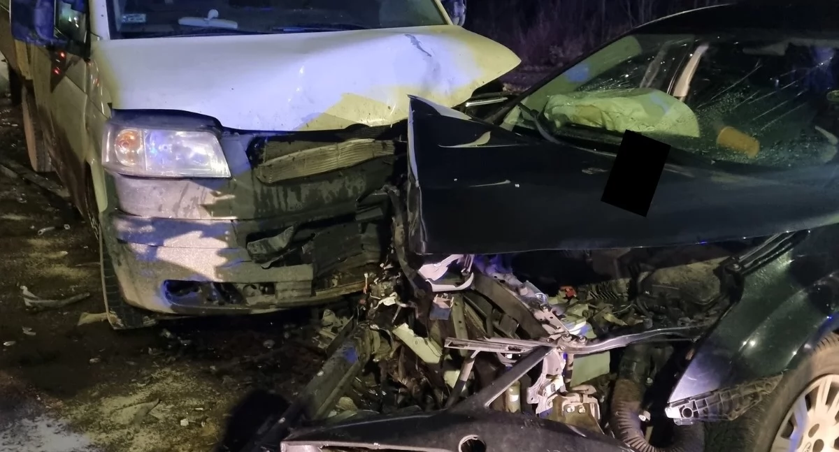 Nasielsk. Zderzenie Opla, Toyoty i Volkswagena na skrzyżowaniu Kolejowej i Królowej Bony 