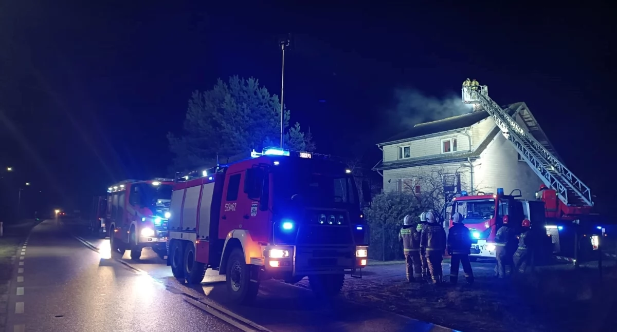 Leoncin. Pożar sadzy w domu jednorodzinnym w Secyminie Polskim. Niezbędna okazała się interwencja strażaków