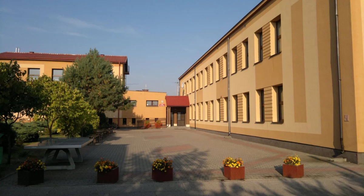 Modernizacja szkoły w Kazuniu Polskim: nowe pomieszczenia dzięki modernizacji