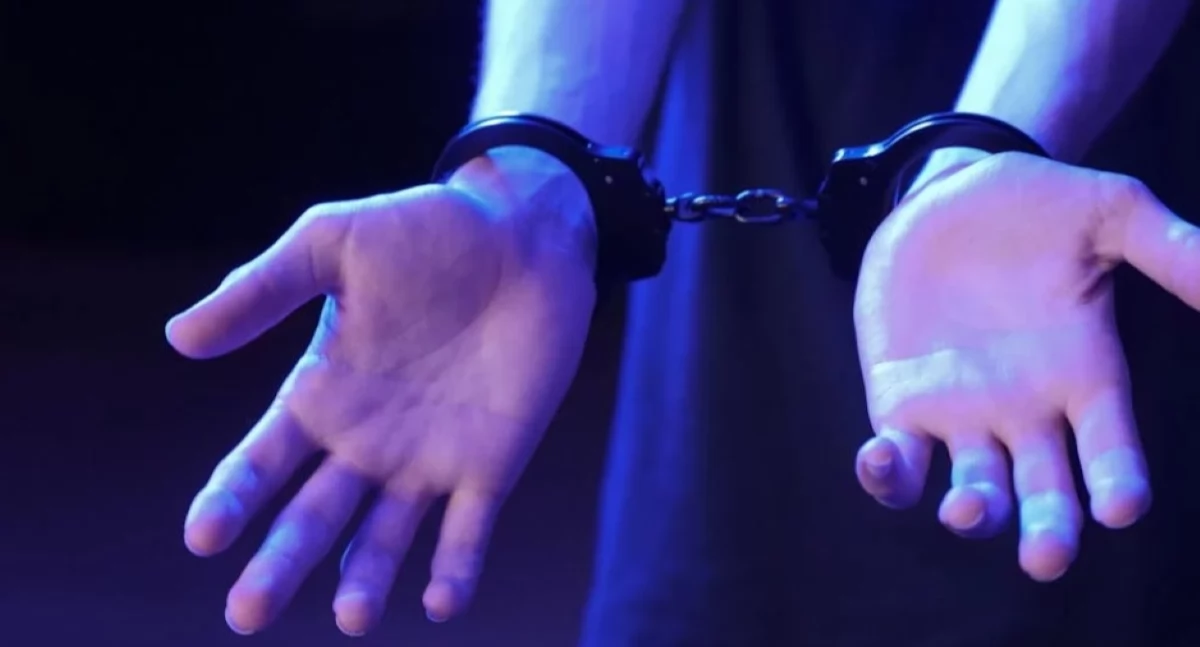 34-latek okradał sklepy na terenie powiatu nowodworskiego i pułtuskiego. Mężczyzna podczas spaceru został rozpoznany i zatrzymany przez policjantów na rynku w Nasielsku