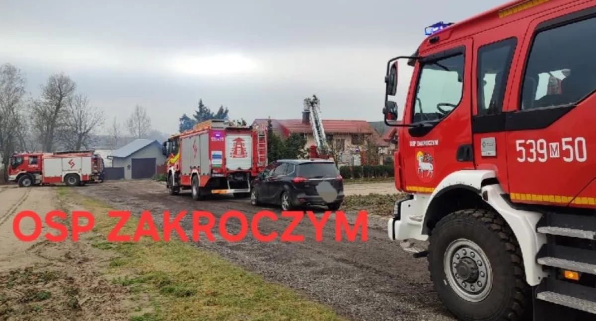 Zakroczym. Pożar sadzy w domu w Wólce Smoszewskiej. Z ogniem walczyły cztery zastępy straży pożarnej