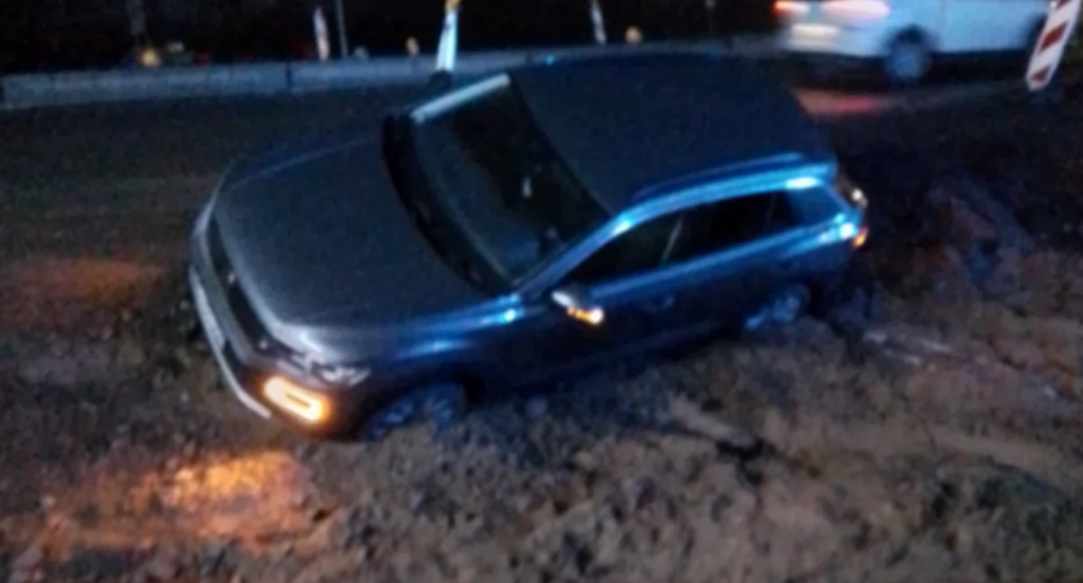 Poranna kolizja na S7. Auto w rowie. Na szczęście tym razem nikt nie ucierpiał