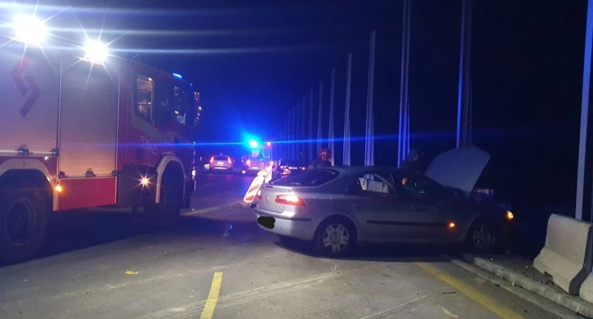 Czosnów. Zderzenie Mazdy i Renault na trasie S7 w Sadach. Utrudnienia drogowe w miejscu kolizji trwały ponad godzinę