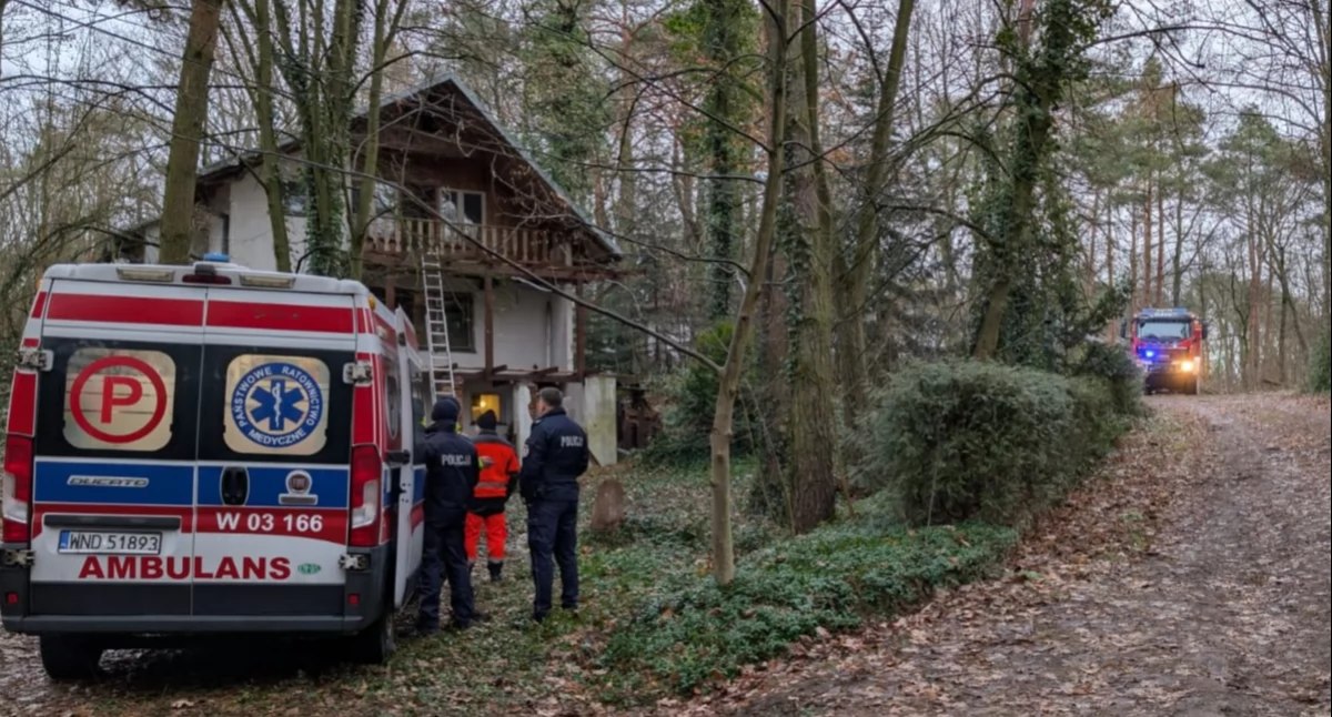 Zakroczym. W Wólce Smoszewskiej mężczyzna spadł na ziemię podczas remontu balkonu. Trafił do szpitala