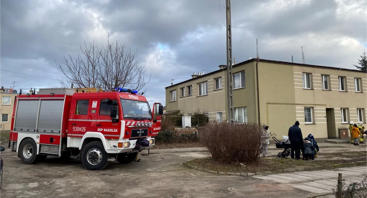 Nasielsk. Rozszczelnienie instalacji gazowej w bloku przy Sportowej. Z budynku ewakuowano 25 osób