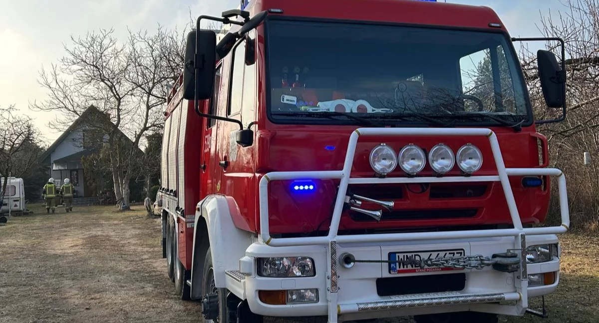 Leoncin. Pożar sadzy w domu w Starych Grochalach. Interweniowały cztery zastępy straży pożarnej