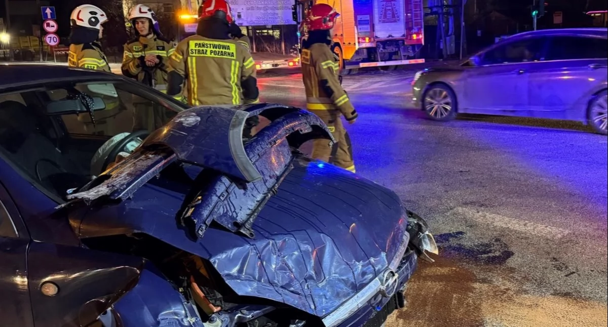 Czosnów. Zderzenie Opla i Chevroleta na skrzyżowaniu trasy S7 i Warszawskiej