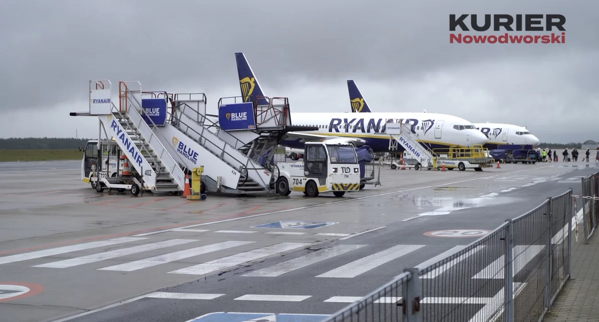 Ryanair ogranicza liczbę lotów z lotniska w Modlinie. Trwa szukanie przewoźników. Będzie rozbudowa na kredyt? (wideo)