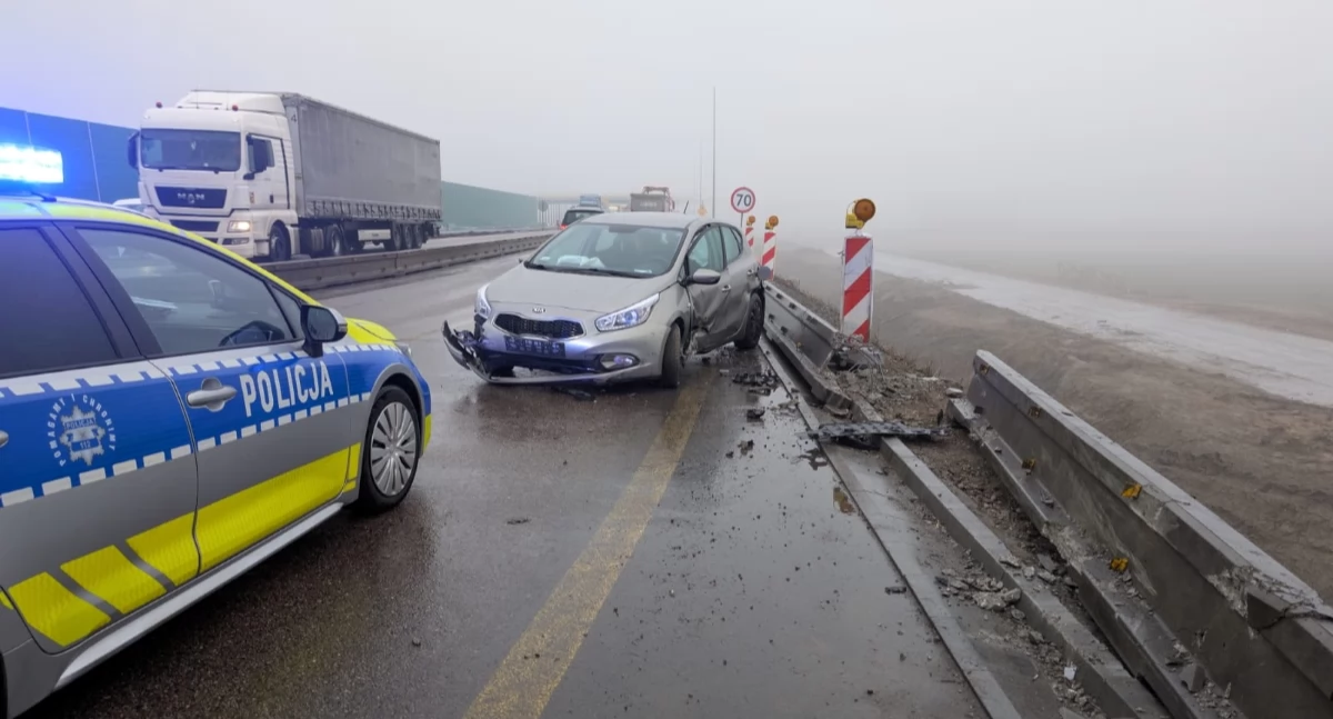 Czosnów. W Kazuniu Nowym na trasie S7 kierująca Kią wpadła w poślizg i uderzyła w betonowe bariery. 14-letnia pasażerka trafiła do szpitala