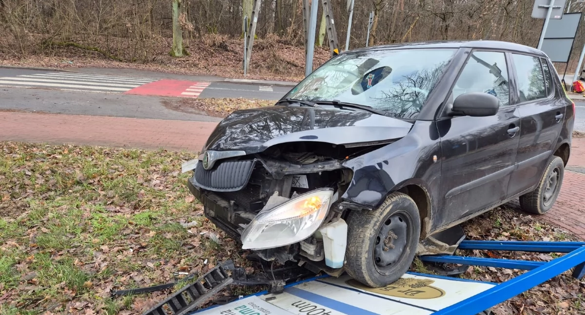 Nowy Dwór Mazowiecki. Zderzenie osobowej Skody z dostawczym Citroenem na Towarowej. Utrudnienia trwały ponad pół godziny