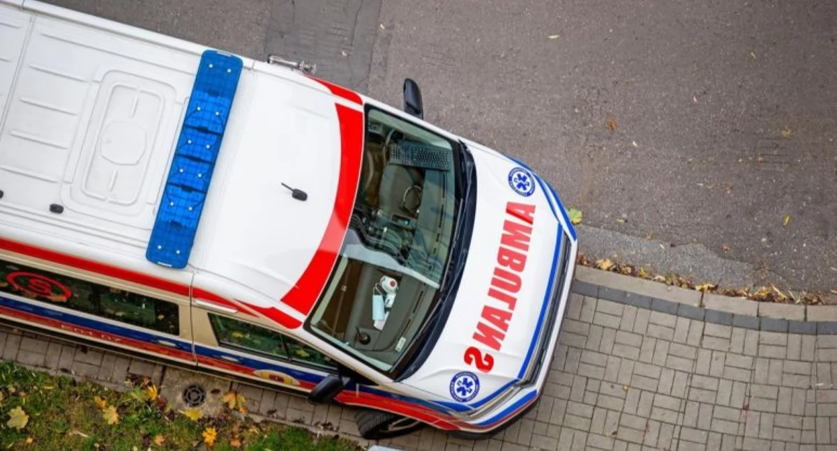 Czosnów. 16-latek spadł z rusztowania w miejscowości Łomna-Las. Nastolatek trafił do szpitala