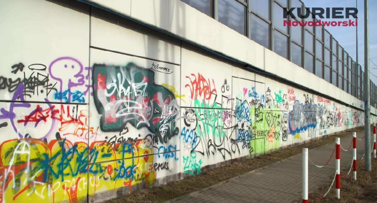 Katastrofalny stan ściany wiaduktu w Nowym Dworze Mazowieckim. Czy PKP podejmie działania? (wideo) 