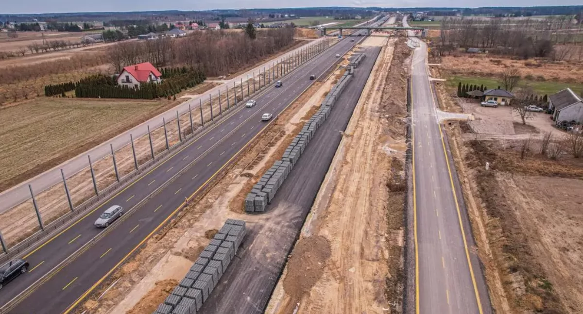 Rozbudowa S7. Trasa na odcinku Załuski - Czosnów ma być gotowa do sierpnia. Jaki stan zaawansowania robót? 