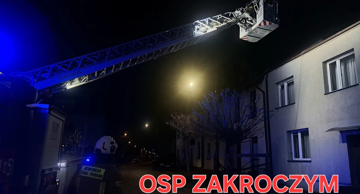 Zakroczym. Pożar sadzy w budynku wielorodzinnym przy ul. Rynek. Interweniowały trzy zastępy straży pożarnej