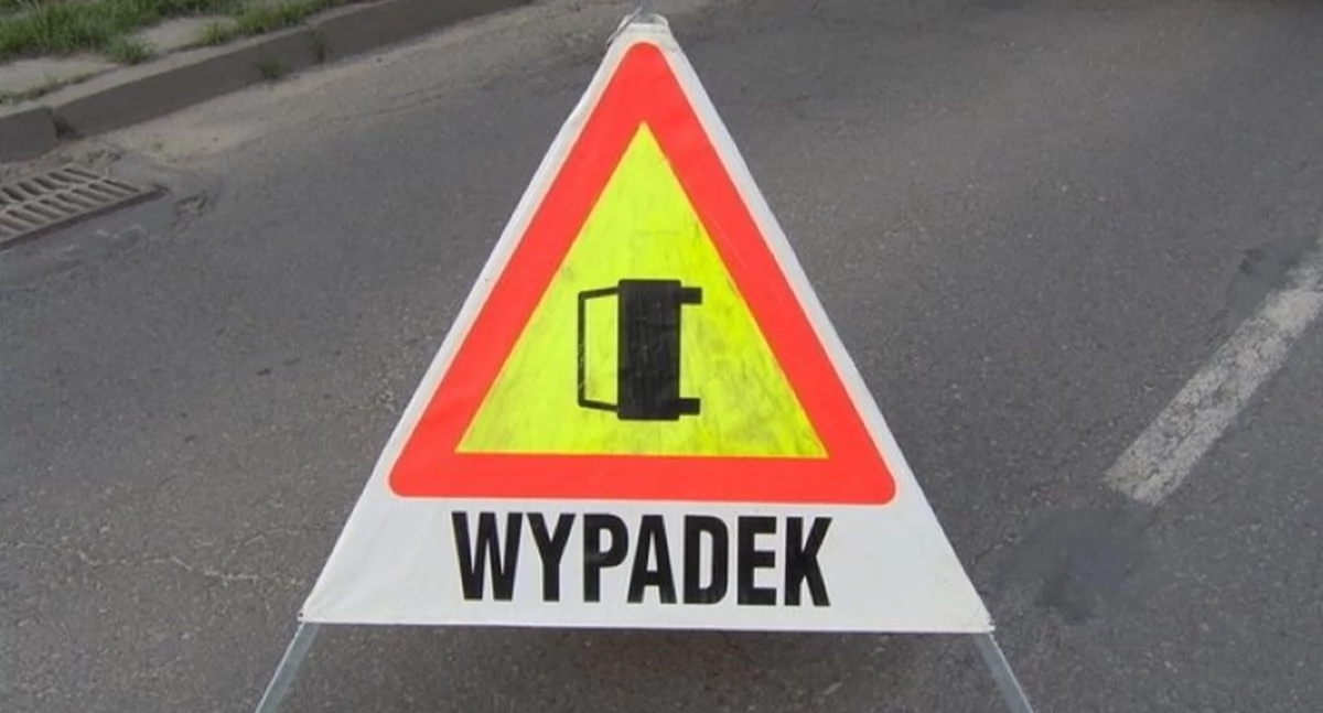 Nasielsk. Zderzenie trzech aut osobowych na Kolejowej. Jedna osoba trafiła do szpitala