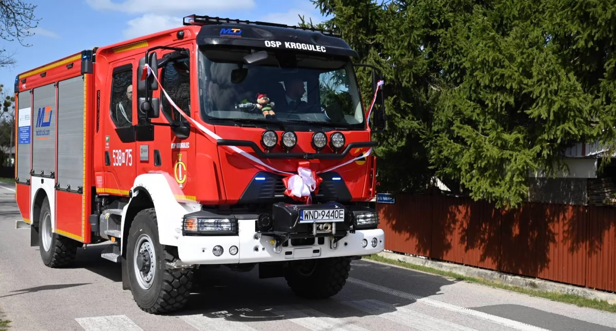 Czosnów: Nowy wóz strażacki wzbogacił flotę OSP Krogulec. Koszt wozu wyniósł blisko 1,3 mln zł