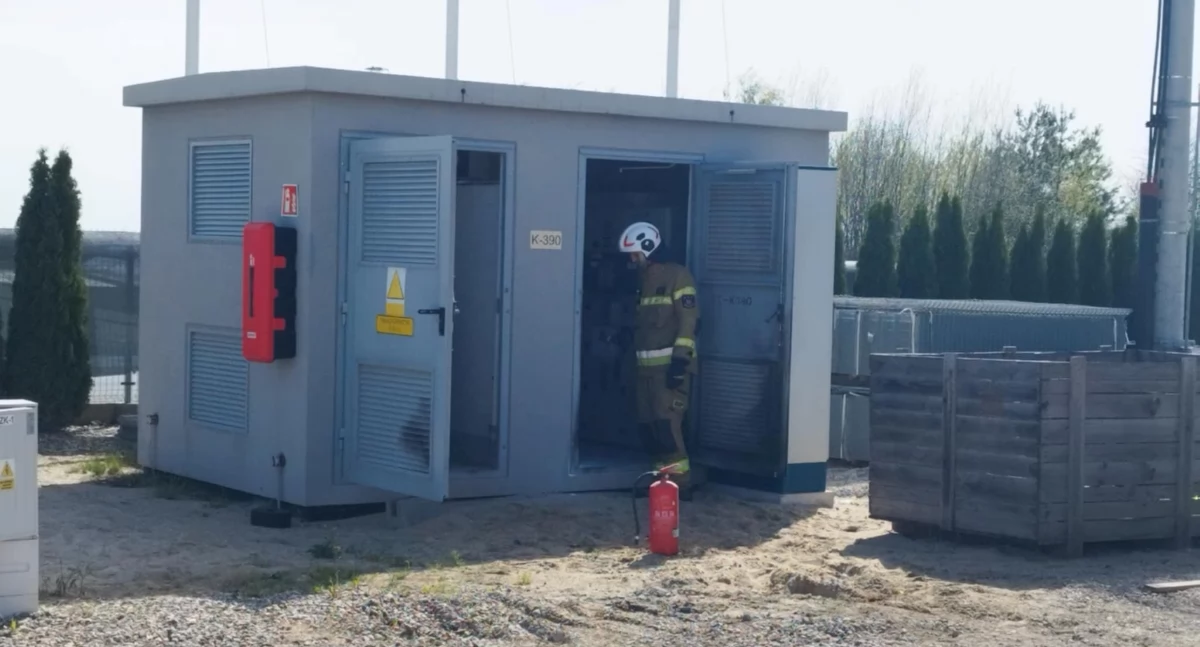 Zakroczym. Pożar rozdzielni elektrycznej na terenie zakładu produkcyjnego. Interweniowała straż pożarna i pracownicy pogotowia energetycznego