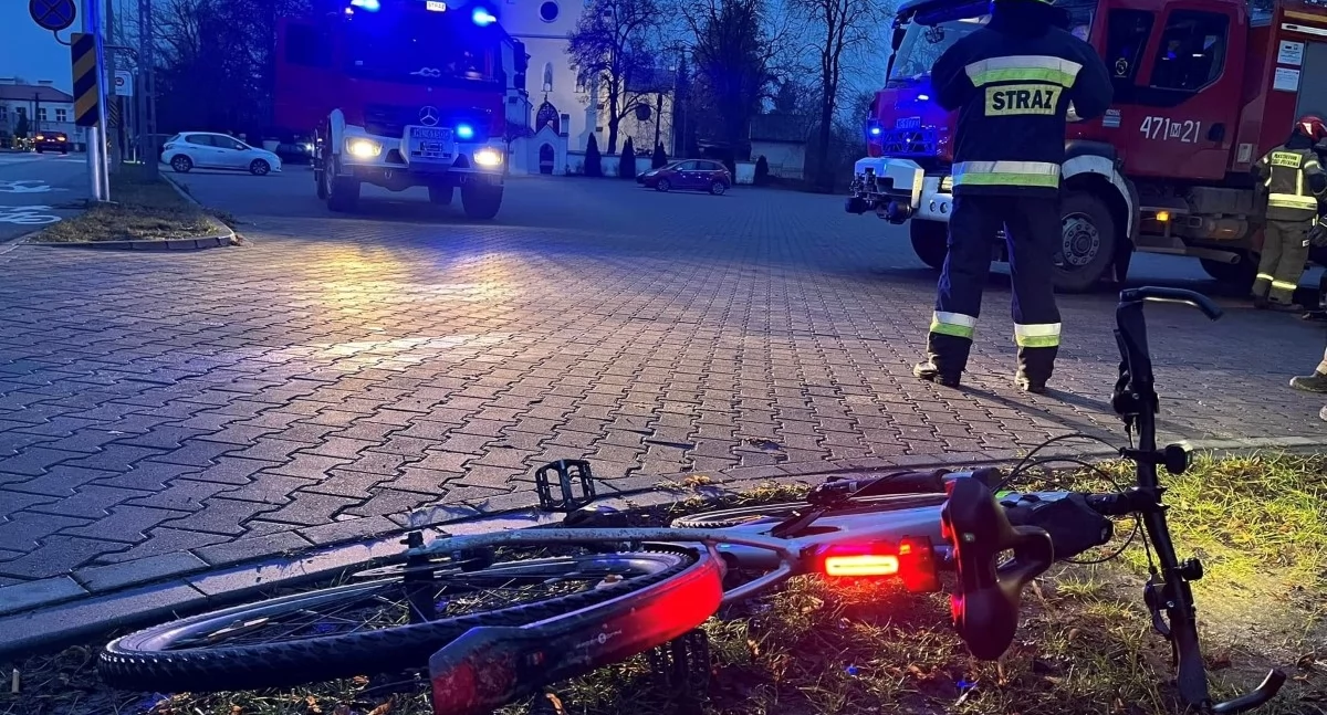 Pomiechówek. Potrącenie rowerzysty przez samochód osobowy na Modlińskiej. Kierujący rowerem 40-latek był pijany