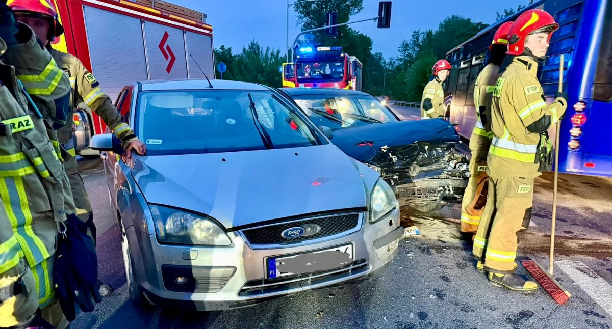 Nowy Dwór Mazowiecki. Zderzenie Forda i Volkswagena na Morawicza. Utrudnienia drogowe trwały godzinę