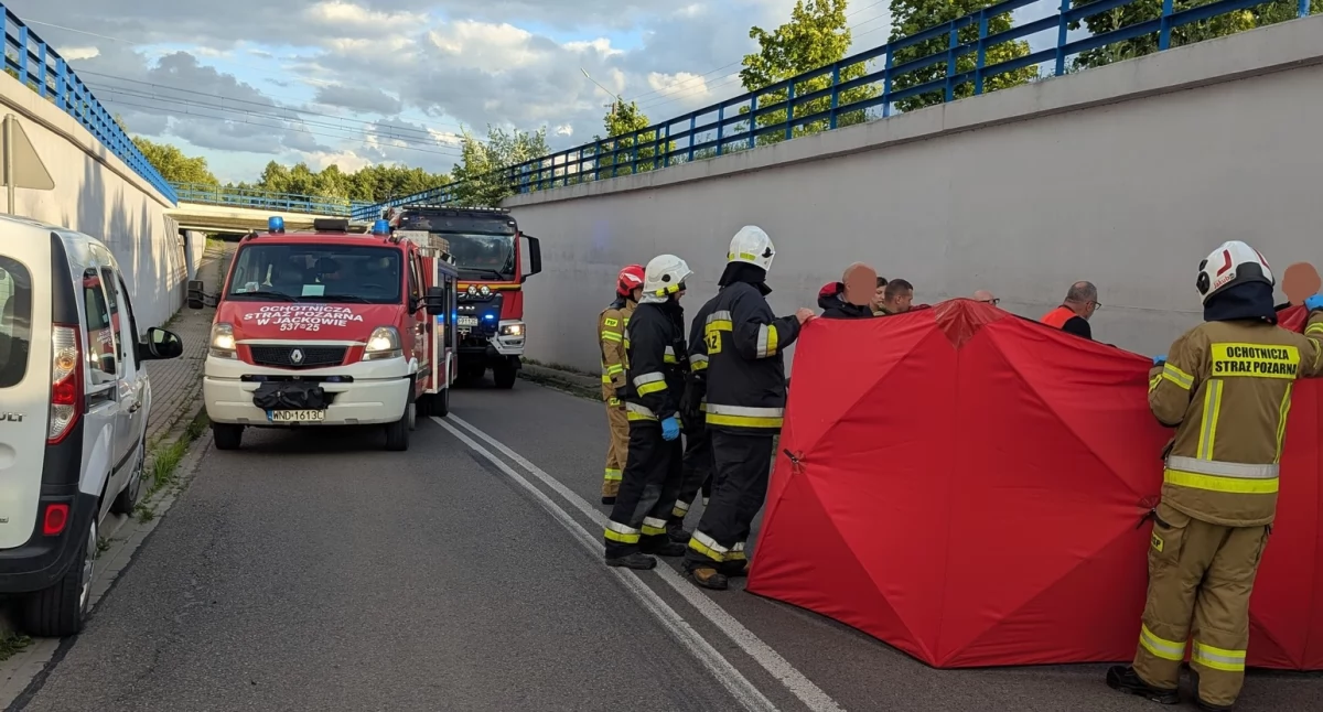 Nasielsk. Poważny wypadek w Lubominie z udziałem dwóch nastolatek, które jechały na hulajnodze elektrycznej. Obydwie nastolatki zostały przetransportowane do szpitala