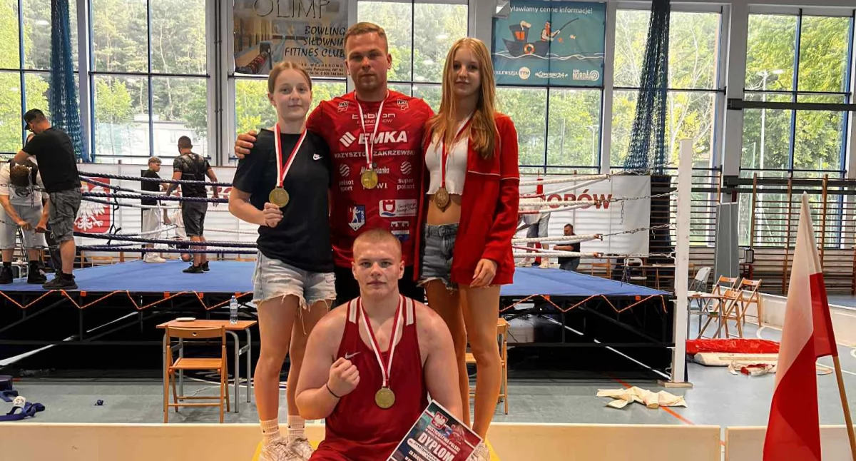 Nowodworscy bokserzy z medalami Mistrzostw Polski Juniorów. Złote i brązowe sukcesy zawodników z Klubu Bokserskiego Nowy Dwór Mazowiecki