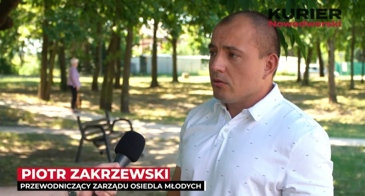 Nowy Dwór Mazowiecki: Nowy rozdział dla Osiedla Młodych – rozmowa z Przewodniczącym Rady Piotrem Zakrzewskim (wideo)