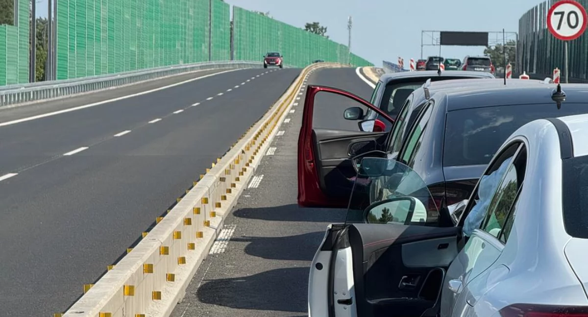 Czosnów Zderzenie czterech aut osobowych na trasie S7 w Dębinie. Interweniowały służby ratownicze, a utrudnienia drogowe trwały ponad godzinę