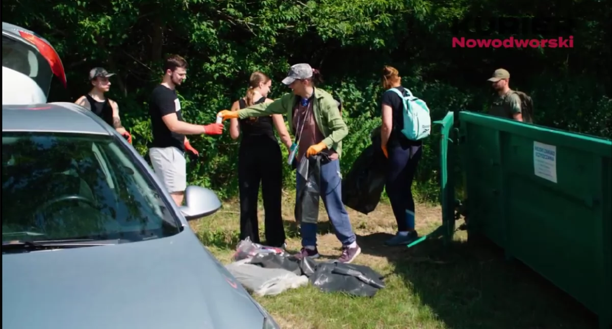10 ton śmieci od 2023r. Społeczna akcja sprzątania Twierdzy Modlin. Fundacje, Stowarzyszenia i mieszkańcy połączyli siły (wideo)