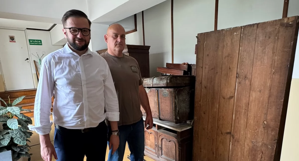 Historia zamknięta w kufrach. Bezcenne pamiątki trafiły do Nowego Dworu Mazowieckiego