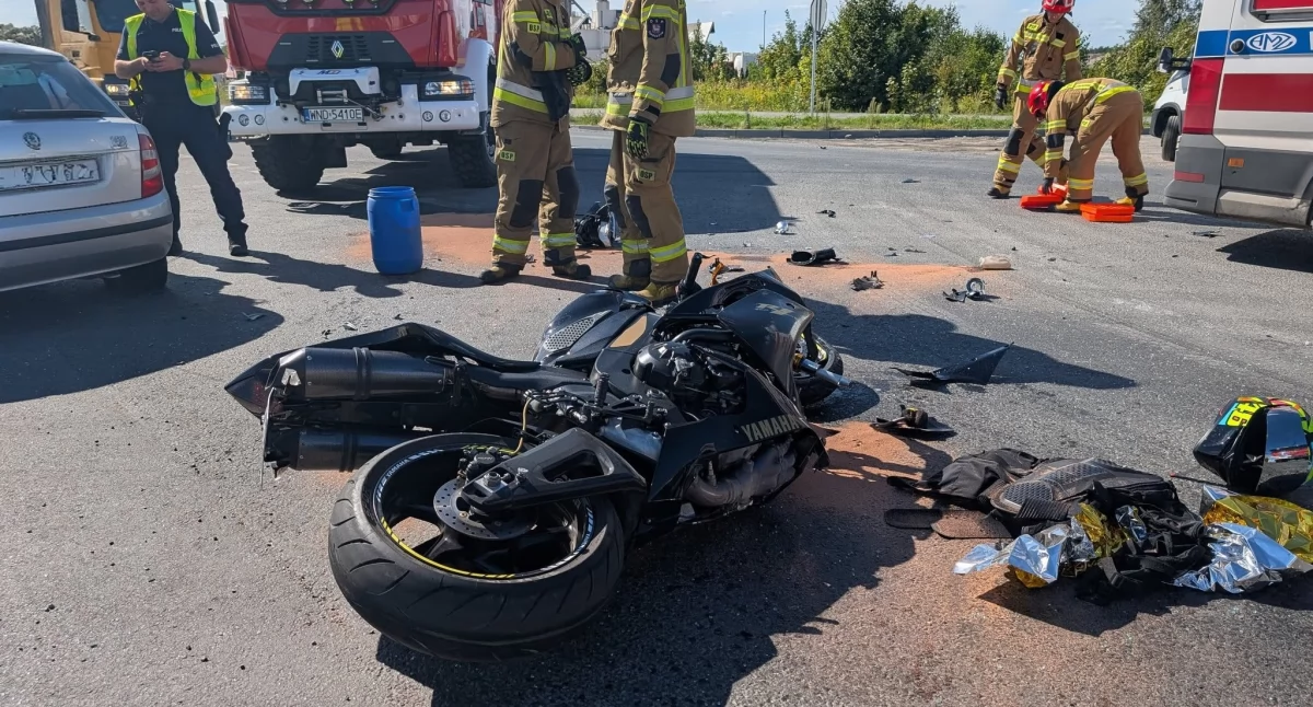 Zakroczym. Wypadek na DK 62: Skoda zderzyła się z motocyklem, kierowca jednośladu w szpitalu 