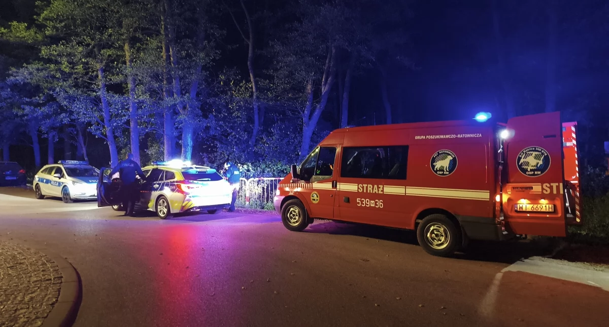 Czosnów: Zgubił się w lesie w Palmirach – strażacy pomogli odnaleźć starszego mężczyznę