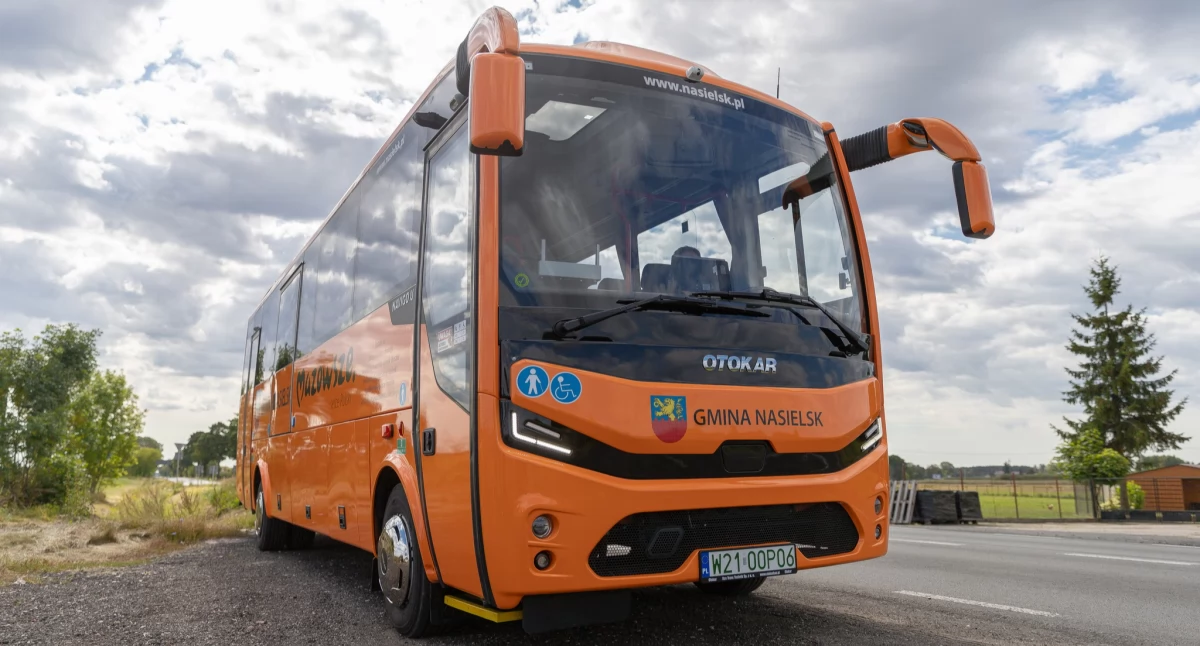 Nowy autobus szkolny w Gminie Nasielsk. Ułatwi dojazdy uczniom z całej gminy