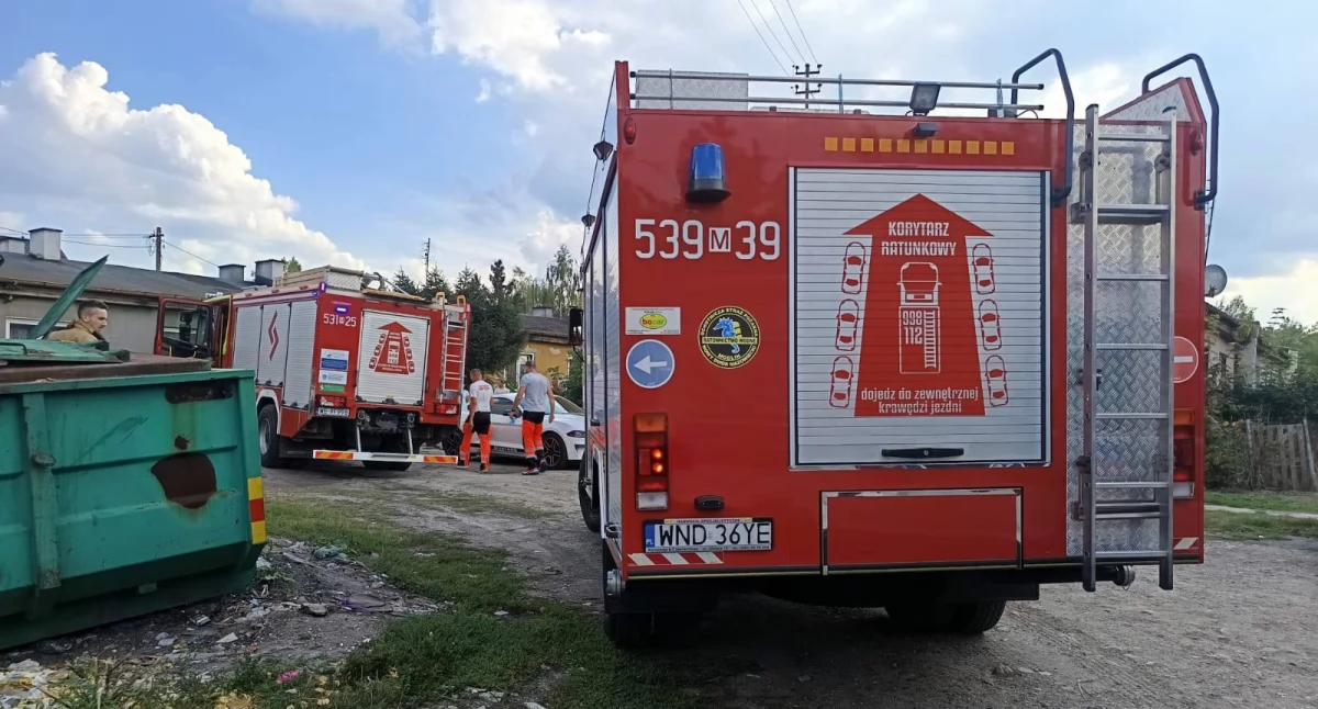 Nowy Dwór Mazowiecki. Przypalona potrawa powodem silnego zadymienia i interwencji służb ratowniczych w budynku wielorodzinnym przy ulicy Generała Wiktora Thommee